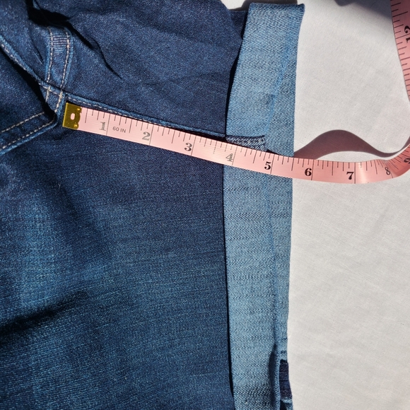 Signature Levi Strauss Mid Rise Shorts - Size 10 - Picture 7 of 10